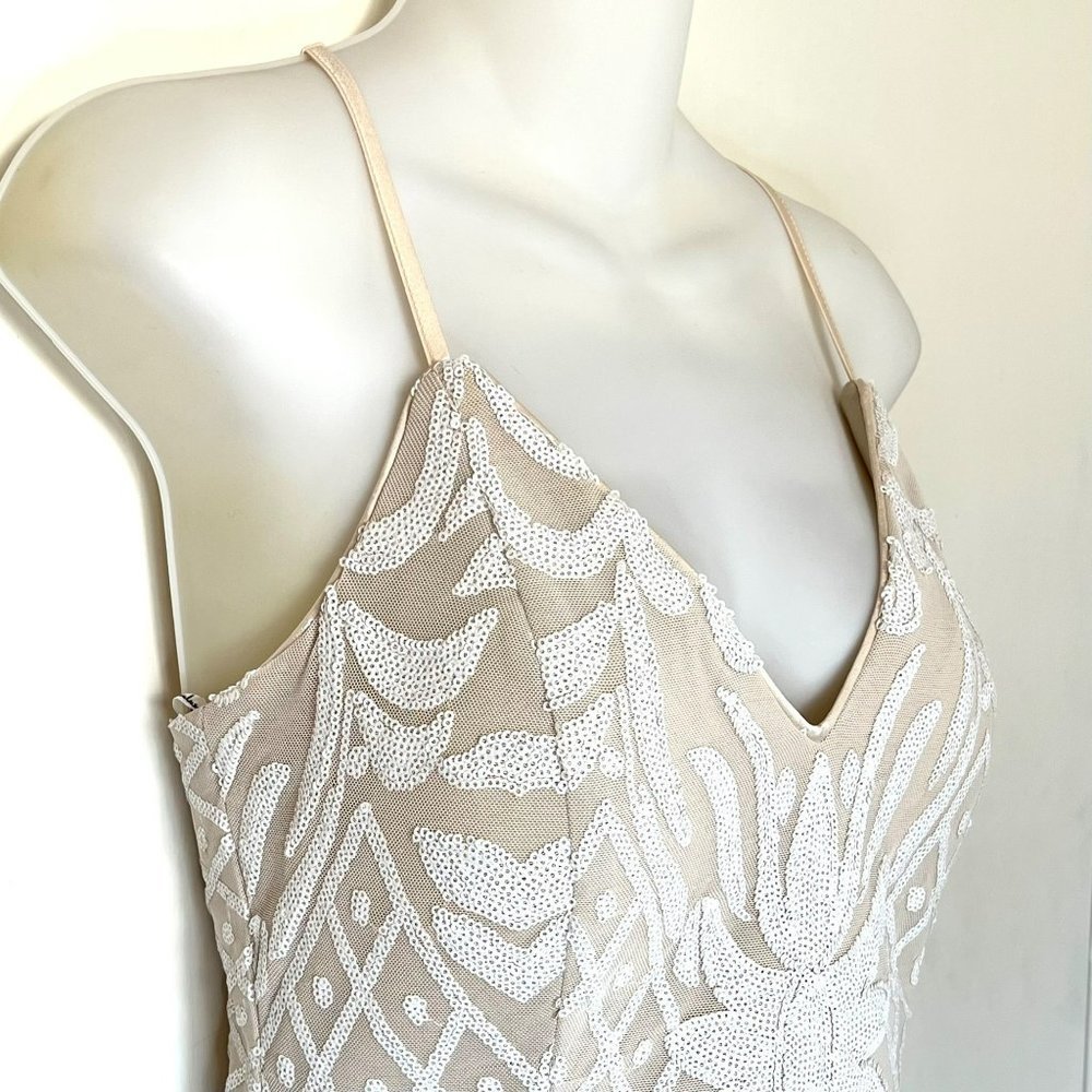 💔💔 SOLD 💔💔 NWOT LULU’S CATCH A SPARK WHITE & NUDE SEQUIN ROMPER - Picture 9 of 14